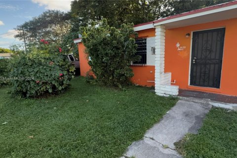 House in Miami Gardens, Florida 5 bedrooms, 204.57 sq.m. № 1875275 - photo 3