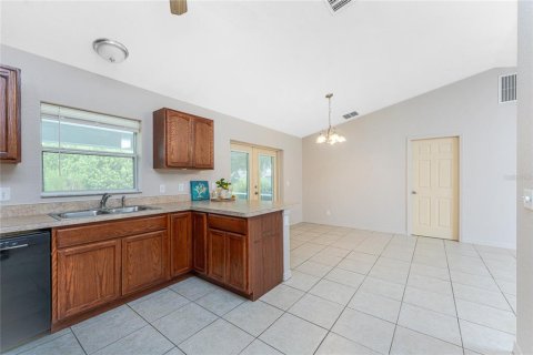 House in Englewood, Florida 3 bedrooms, 119.19 sq.m. № 1910127 - photo 18