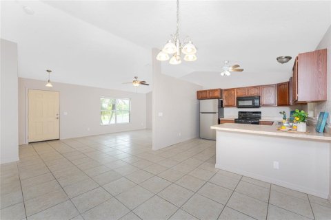 House in Englewood, Florida 3 bedrooms, 119.19 sq.m. № 1910127 - photo 12