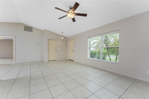House in Englewood, Florida 3 bedrooms, 119.19 sq.m. № 1910127 - photo 9