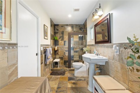 House in Miami, Florida 4 bedrooms, 283.17 sq.m. № 1871439 - photo 8