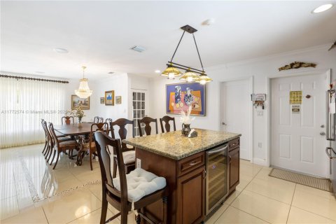 House in Miami, Florida 4 bedrooms, 283.17 sq.m. № 1871439 - photo 23