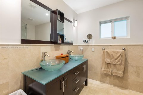 House in Miami, Florida 4 bedrooms, 283.17 sq.m. № 1871439 - photo 16