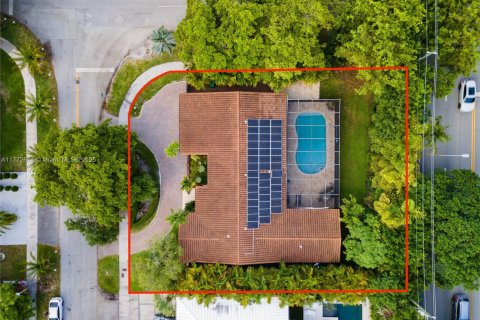 House in Miami, Florida 4 bedrooms, 283.17 sq.m. № 1871439 - photo 2