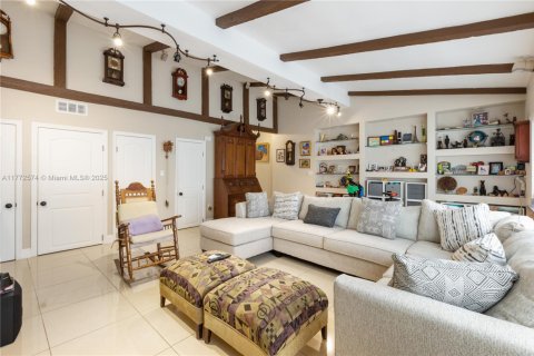 House in Miami, Florida 4 bedrooms, 283.17 sq.m. № 1871439 - photo 4