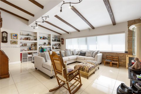 House in Miami, Florida 4 bedrooms, 283.17 sq.m. № 1871439 - photo 5