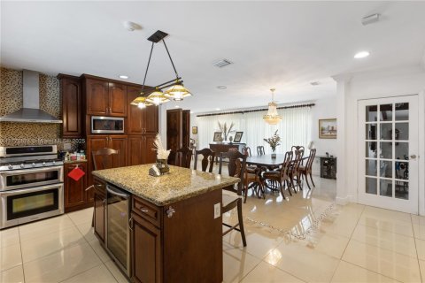 House in Miami, Florida 4 bedrooms, 283.17 sq.m. № 1871439 - photo 24