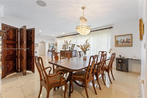 House in Miami, Florida 4 bedrooms, 283.17 sq.m. № 1871439 - photo 28
