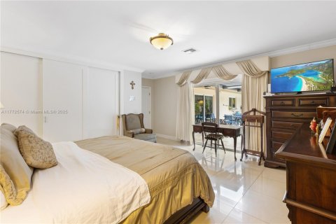 House in Miami, Florida 4 bedrooms, 283.17 sq.m. № 1871439 - photo 17