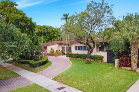 House in Miami, Florida 4 bedrooms, 283.17 sq.m. № 1871439 - photo 3