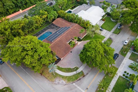 House in Miami, Florida 4 bedrooms, 283.17 sq.m. № 1871439 - photo 1