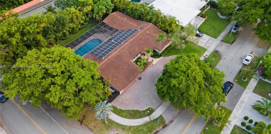 House in Miami, Florida 4 bedrooms, 283.17 sq.m. № 1871439