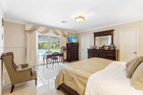 House in Miami, Florida 4 bedrooms, 283.17 sq.m. № 1871439 - photo 15