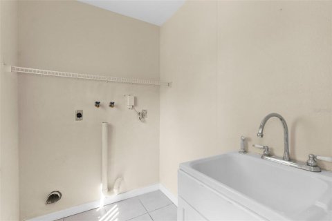 Villa ou maison à louer à New Port Richey, Floride: 4 chambres, 213.12 m2 № 1768981 - photo 23