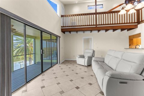 Villa ou maison à louer à New Port Richey, Floride: 4 chambres, 213.12 m2 № 1768981 - photo 5