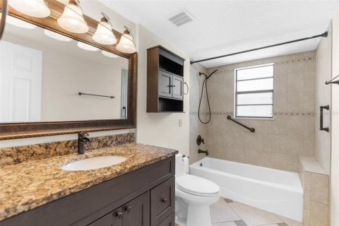 Villa ou maison à louer à New Port Richey, Floride: 4 chambres, 213.12 m2 № 1768981 - photo 18