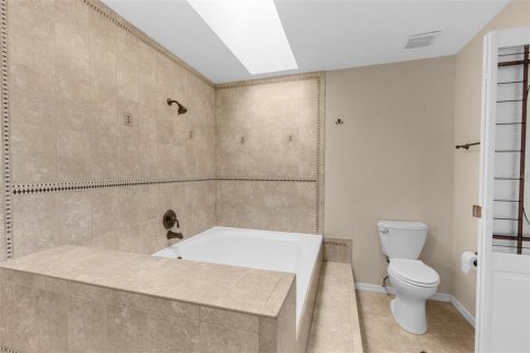 Villa ou maison à louer à New Port Richey, Floride: 4 chambres, 213.12 m2 № 1768981 - photo 14