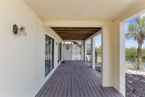 Villa ou maison à louer à New Port Richey, Floride: 4 chambres, 213.12 m2 № 1768981 - photo 30