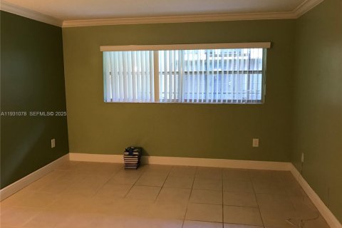 Condominio en venta en Miami, Florida, 1 dormitorio, 88.07 m2 № 2034531 - foto 12