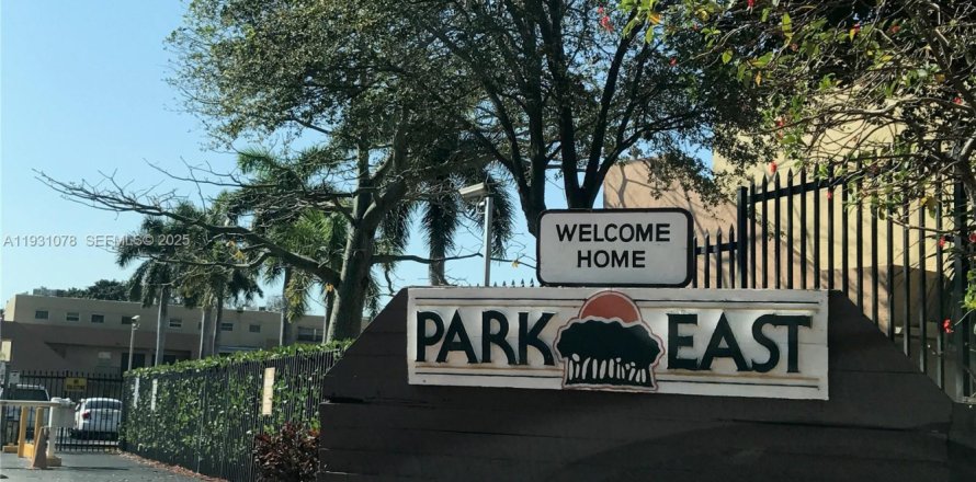 Condominio en Miami, Florida, 1 dormitorio  № 2034531