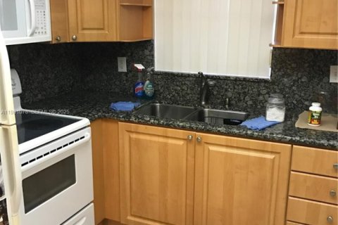 Condominio en venta en Miami, Florida, 1 dormitorio, 88.07 m2 № 2034531 - foto 7