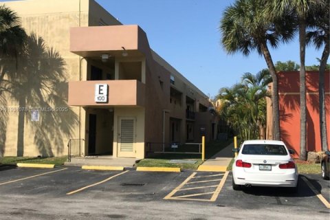 Condominio en venta en Miami, Florida, 1 dormitorio, 88.07 m2 № 2034531 - foto 3