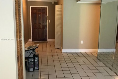 Condominio en venta en Miami, Florida, 1 dormitorio, 88.07 m2 № 2034531 - foto 5