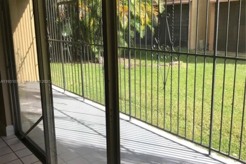 Condominio en venta en Miami, Florida, 1 dormitorio, 88.07 m2 № 2034531 - foto 15