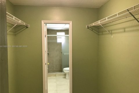 Condominio en venta en Miami, Florida, 1 dormitorio, 88.07 m2 № 2034531 - foto 13