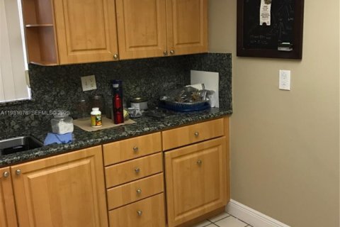 Condominio en venta en Miami, Florida, 1 dormitorio, 88.07 m2 № 2034531 - foto 8