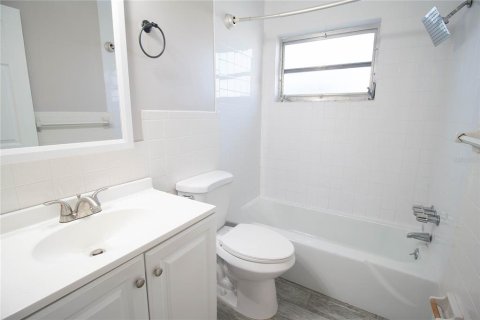 Copropriété à louer à Sarasota, Floride: 2 chambres, 78.13 m2 № 2434481 - photo 11
