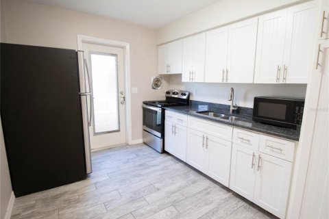 Copropriété à louer à Sarasota, Floride: 2 chambres, 78.13 m2 № 2434481 - photo 3
