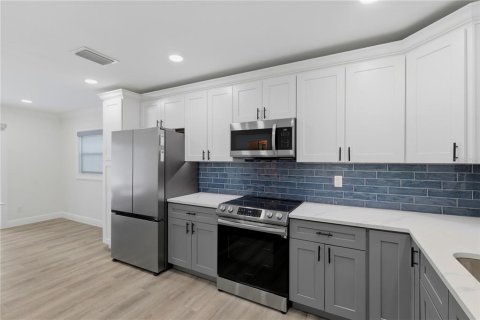 Casa en venta en Saint Petersburg, Florida, 3 dormitorios, 139.35 m2 № 2324253 - foto 9