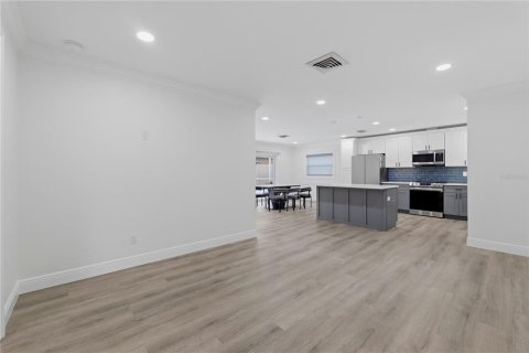 Casa en venta en Saint Petersburg, Florida, 3 dormitorios, 139.35 m2 № 2324253 - foto 6