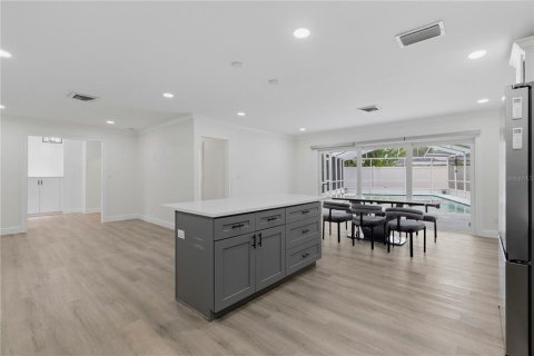 Casa en venta en Saint Petersburg, Florida, 3 dormitorios, 139.35 m2 № 2324253 - foto 8