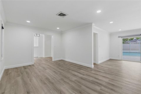 Casa en venta en Saint Petersburg, Florida, 3 dormitorios, 139.35 m2 № 2324253 - foto 13