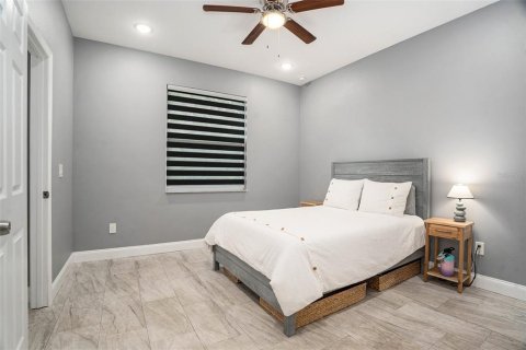 House in Tampa, Florida 3 bedrooms, 132.29 sq.m. № 1866049 - photo 14