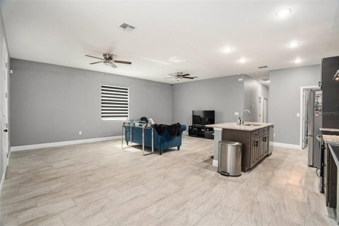 House in Tampa, Florida 3 bedrooms, 132.29 sq.m. № 1866049 - photo 5