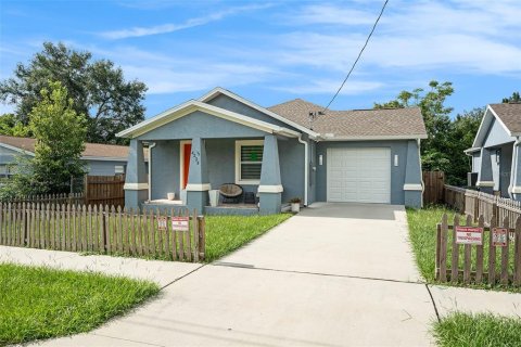 House in Tampa, Florida 3 bedrooms, 132.29 sq.m. № 1866049 - photo 2