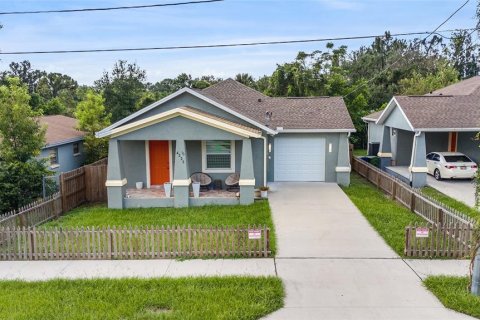 House in Tampa, Florida 3 bedrooms, 132.29 sq.m. № 1866049 - photo 1