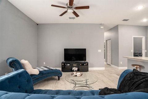 House in Tampa, Florida 3 bedrooms, 132.29 sq.m. № 1866049 - photo 8