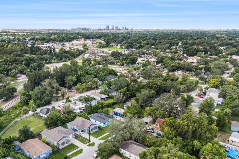 House in Tampa, Florida 3 bedrooms, 132.29 sq.m. № 1866049 - photo 26