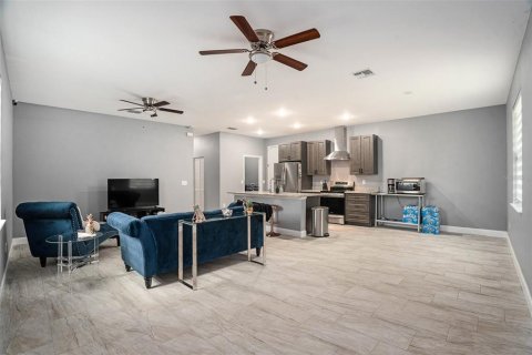 House in Tampa, Florida 3 bedrooms, 132.29 sq.m. № 1866049 - photo 10