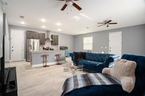 House in Tampa, Florida 3 bedrooms, 132.29 sq.m. № 1866049 - photo 9