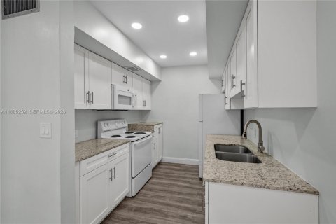 Appartement à louer à Miami, Floride: 3 chambres, 91.97 m2 № 2169577 - photo 6