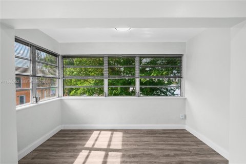 Appartement à louer à Miami, Floride: 3 chambres, 91.97 m2 № 2169577 - photo 4