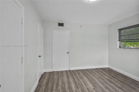 Appartement à louer à Miami, Floride: 3 chambres, 91.97 m2 № 2169577 - photo 16