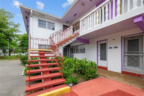 Appartement à louer à Miami, Floride: 3 chambres, 91.97 m2 № 2169577 - photo 2
