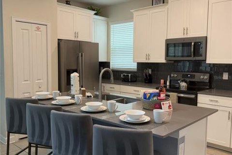 House in Kissimmee, Florida 5 bedrooms, 278.34 sq.m. № 2284191 - photo 9