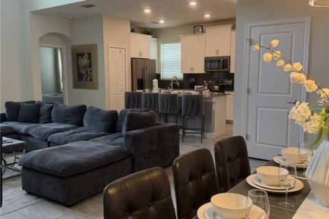 House in Kissimmee, Florida 5 bedrooms, 278.34 sq.m. № 2284191 - photo 5